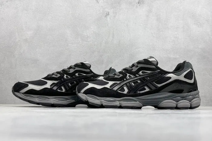 A - SNEAKERS