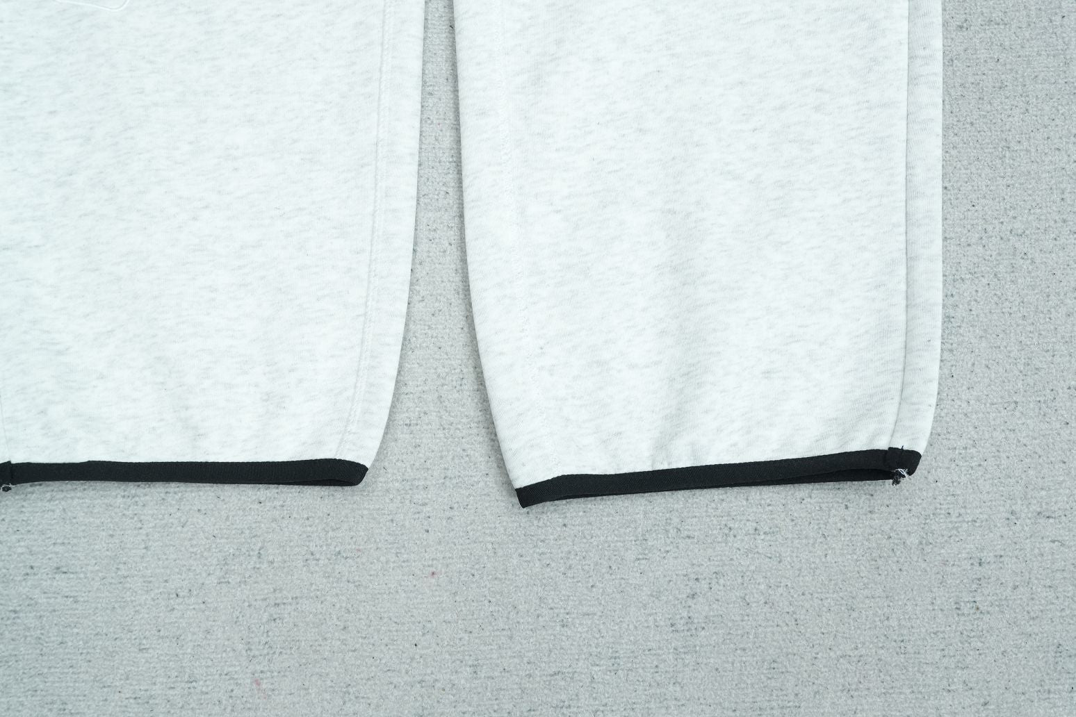 S - SWEATPANTS