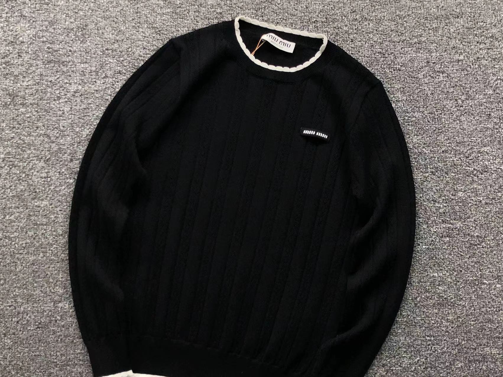 M - SWEATER