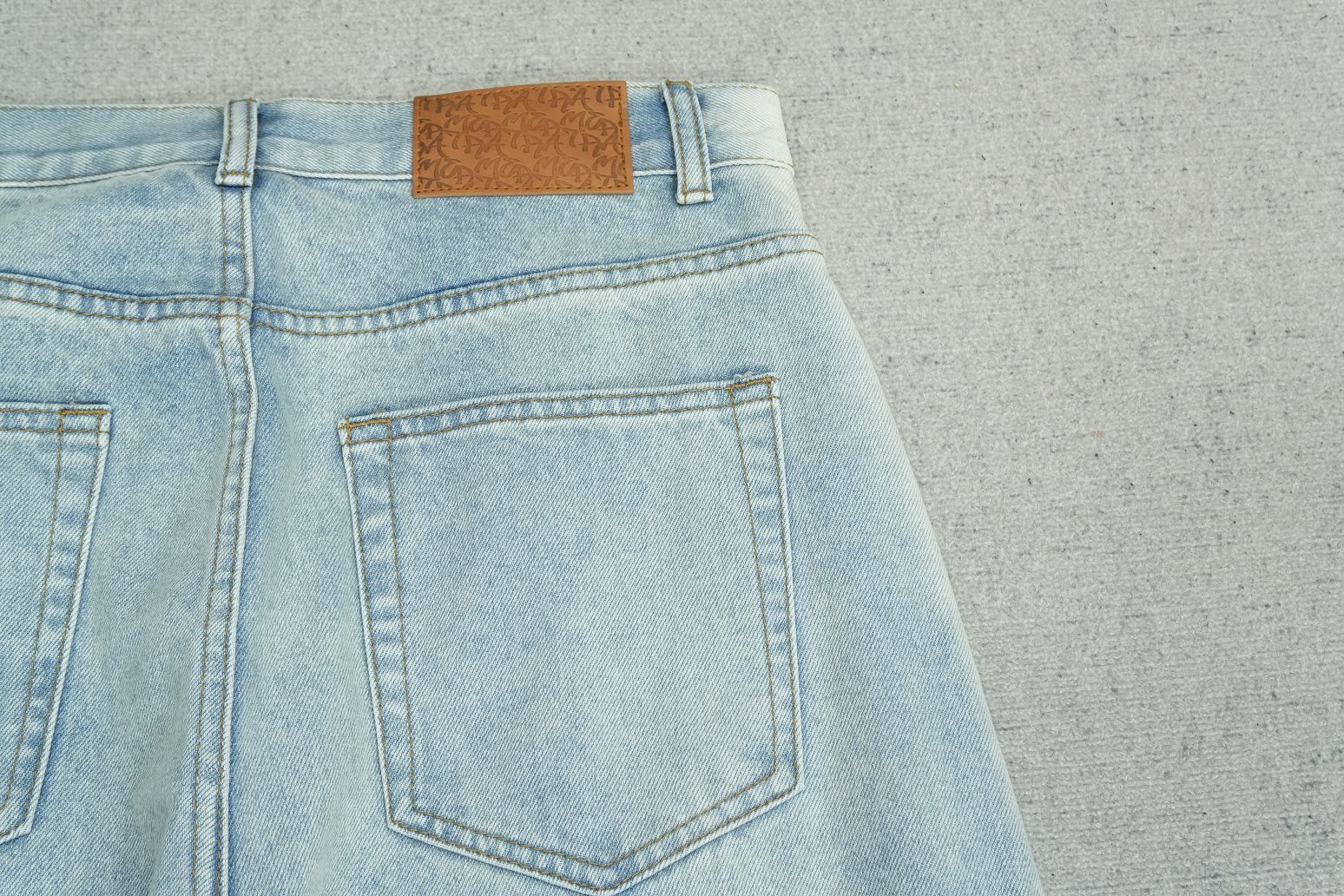 M - JEANS
