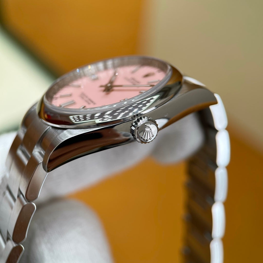 M - Watch