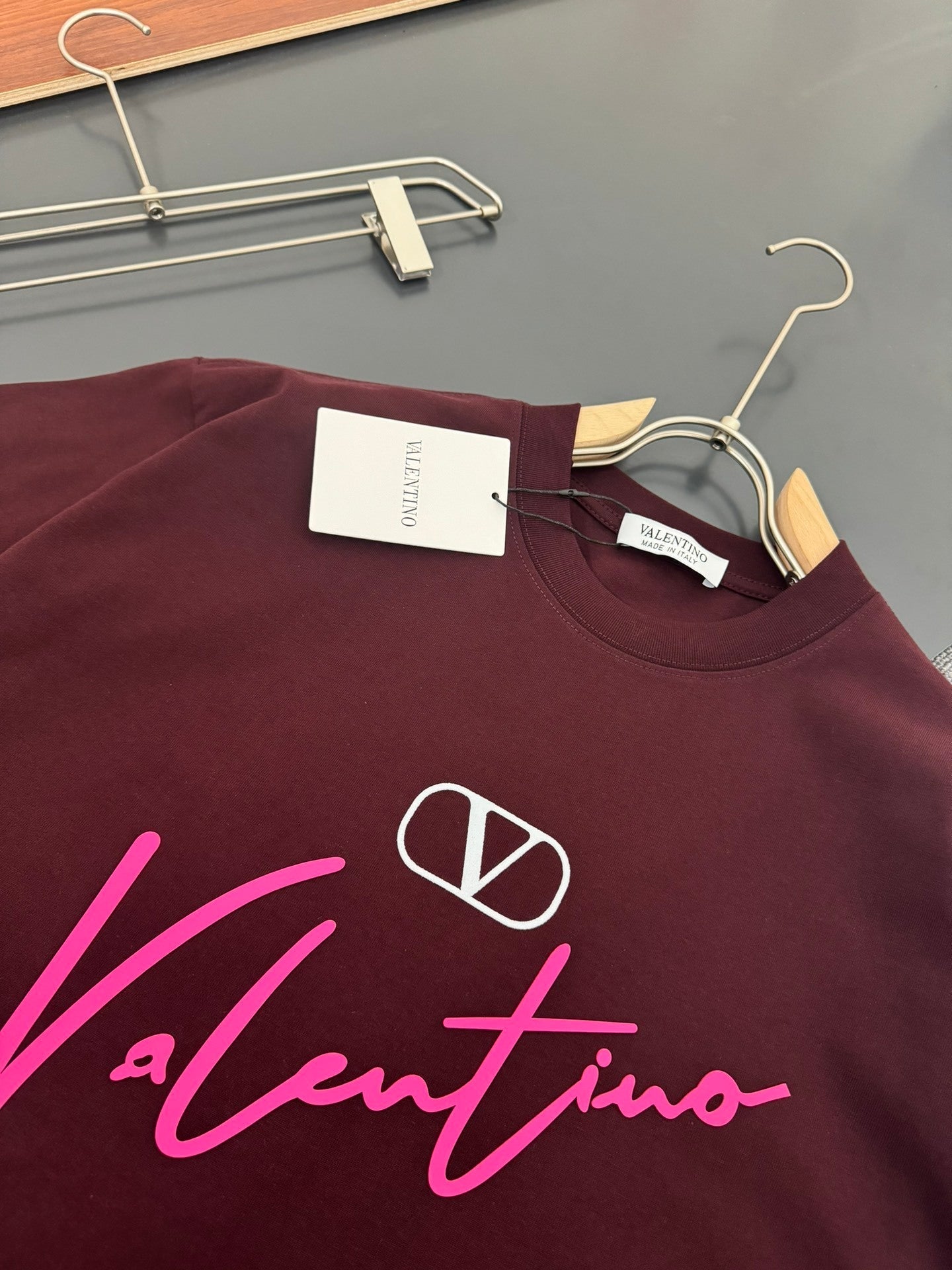 V - TSHIRT