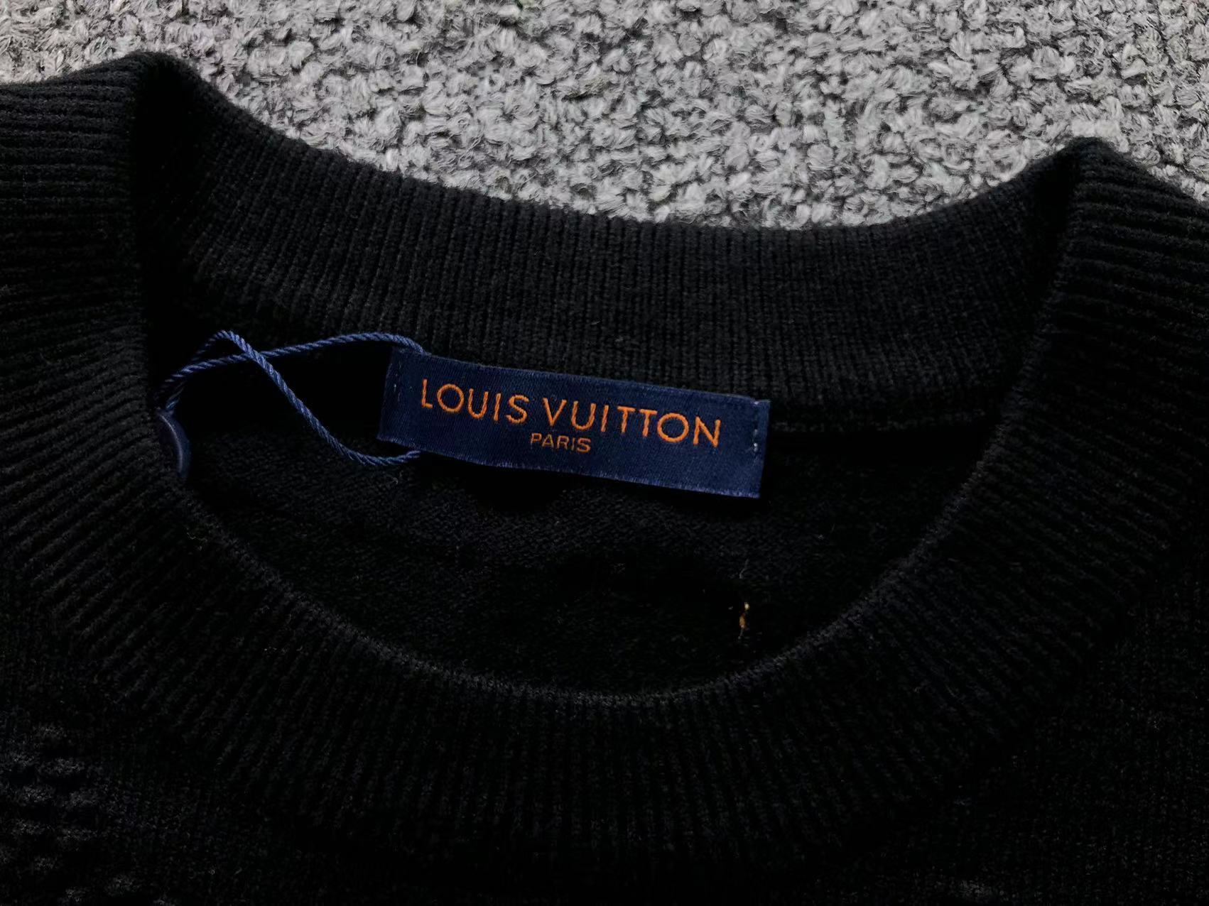 L - SWEATER