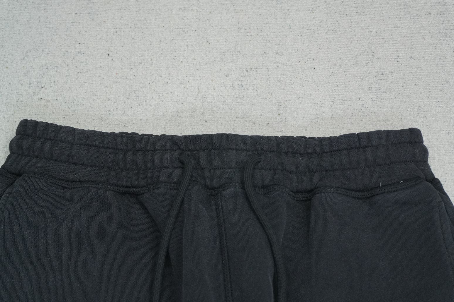 S - SWEATPANTS