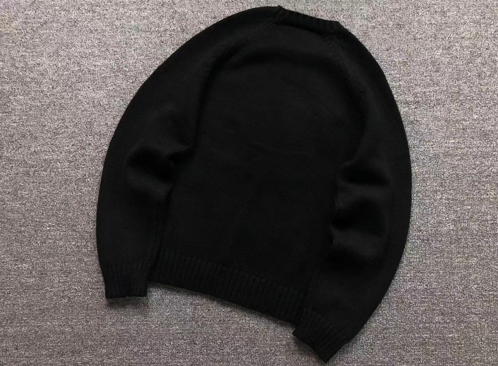 U - SWEATER