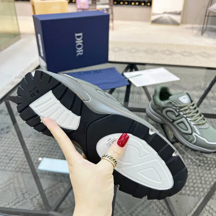 D - SNEAKERS