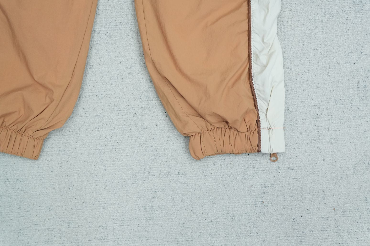 S - SWEATPANTS