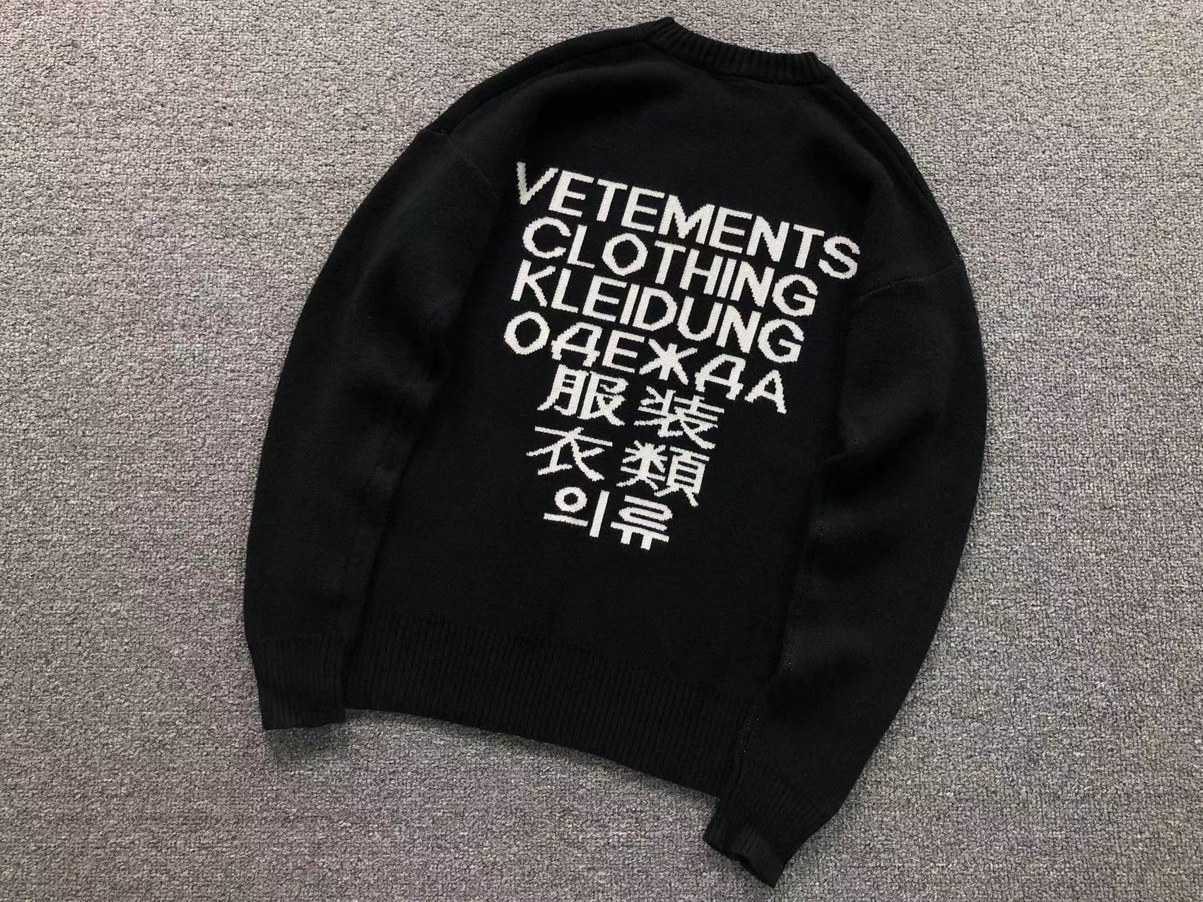 V - SWEATER