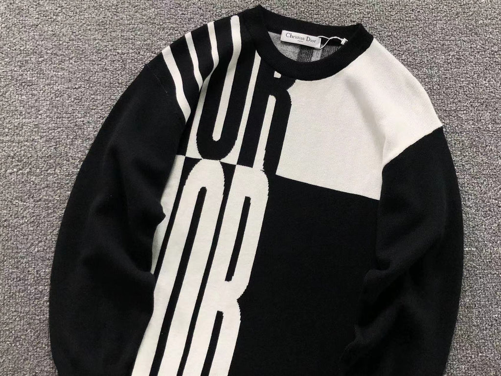 D - SWEATER