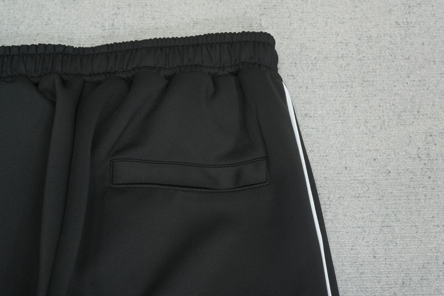 C - SWEATPANTS