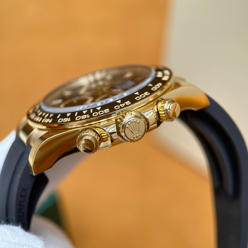 M - Watch