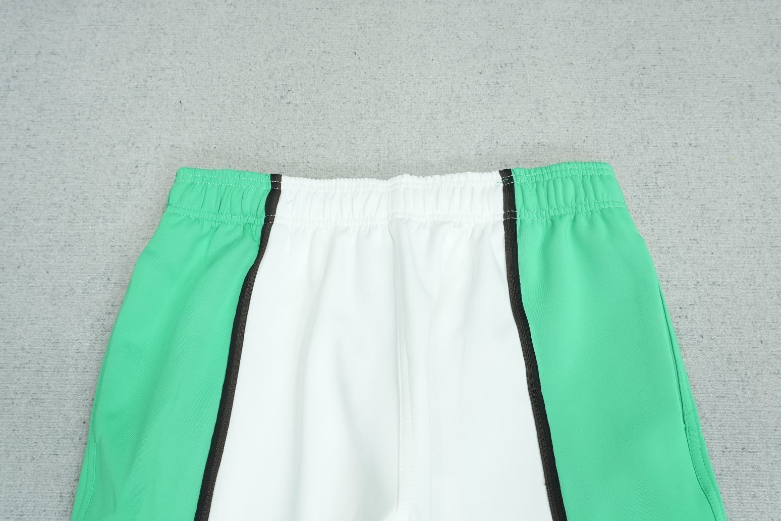 D - SWEATPANTS