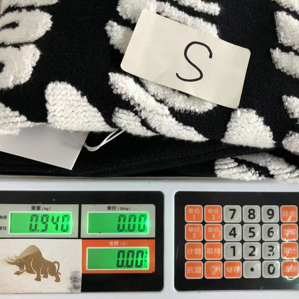 W - SWEATER