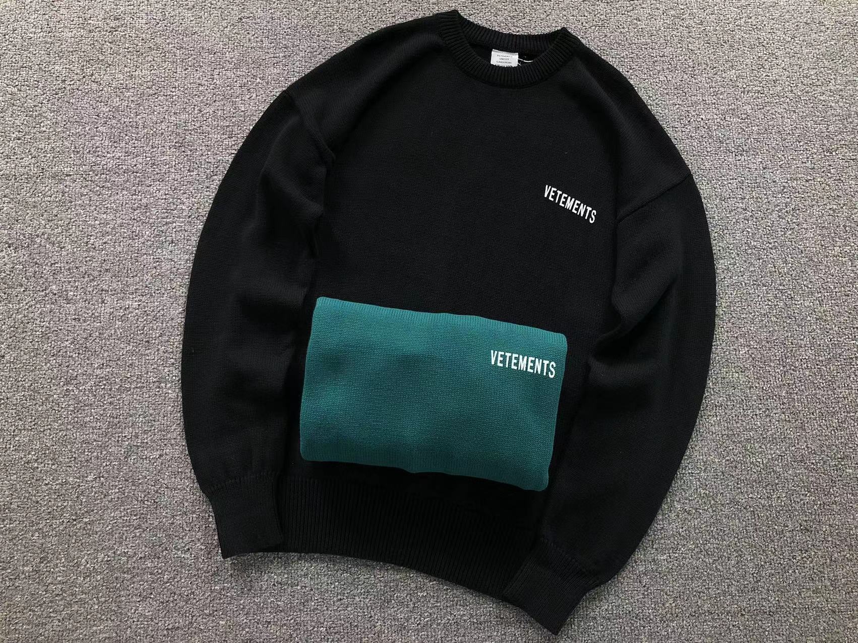 V - SWEATER