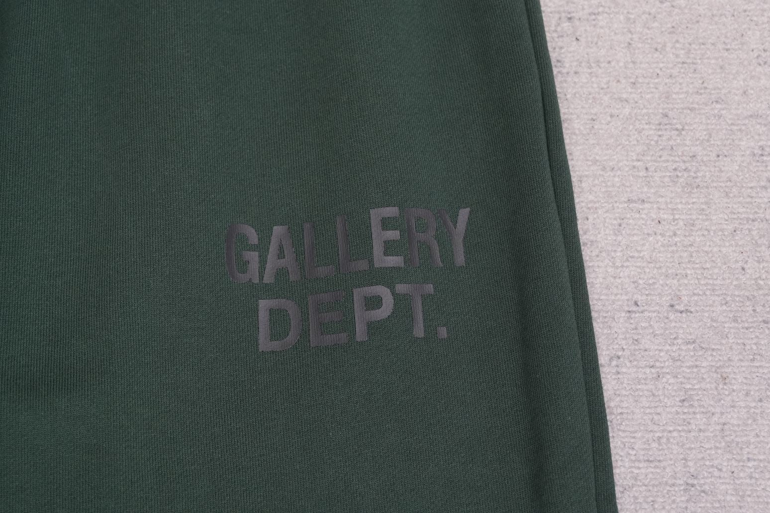 G - SWEATPANTS