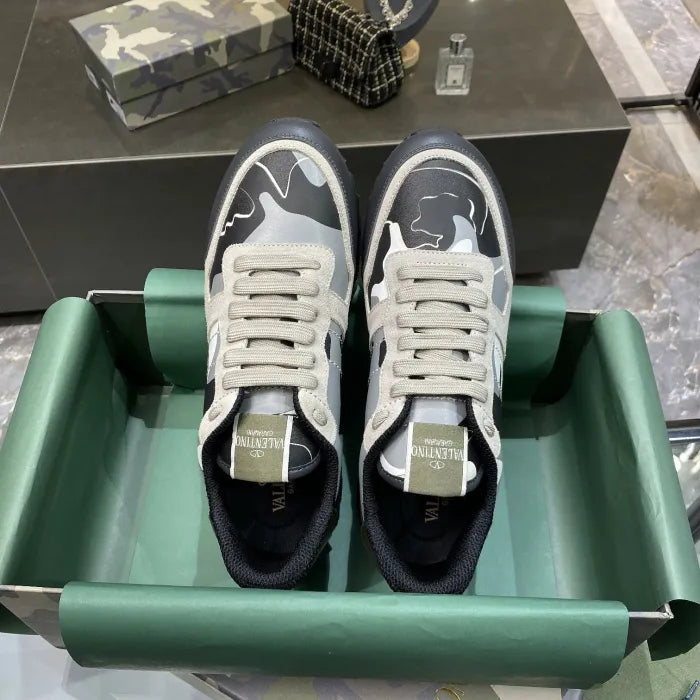 V - SNEAKERS
