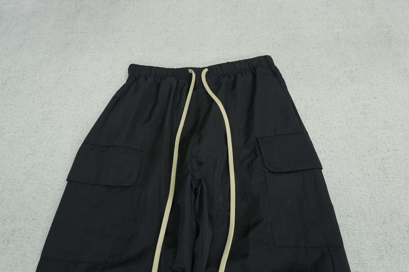 F - SWEATPANTS