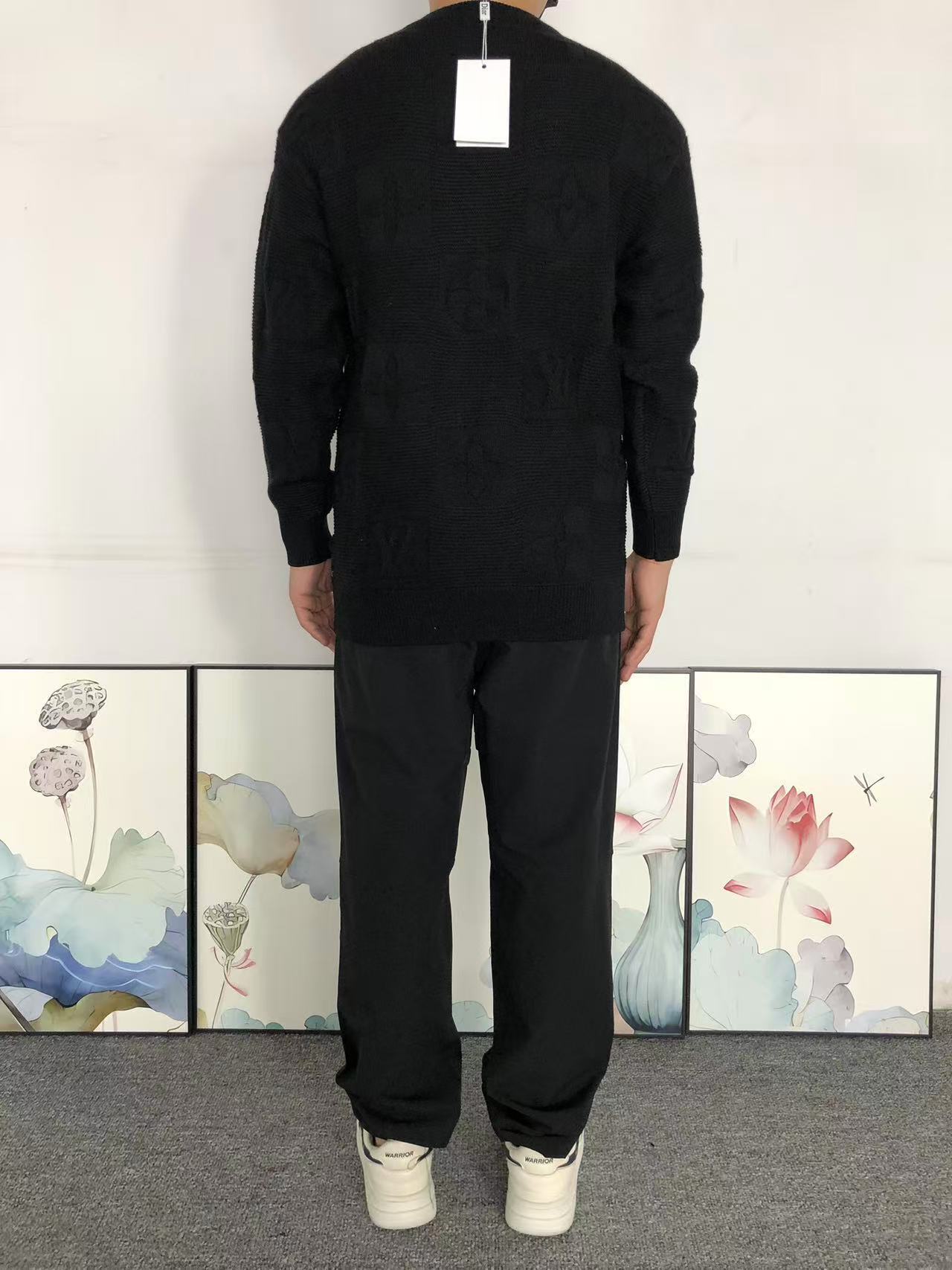 L - SWEATER