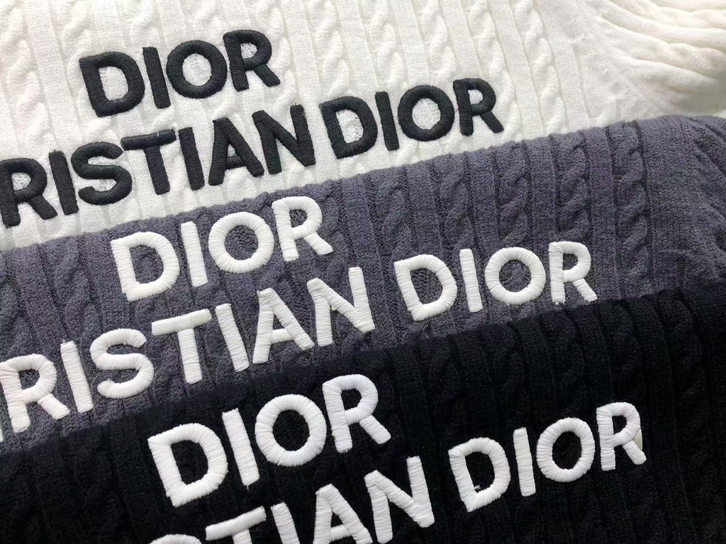 D - SWEATER