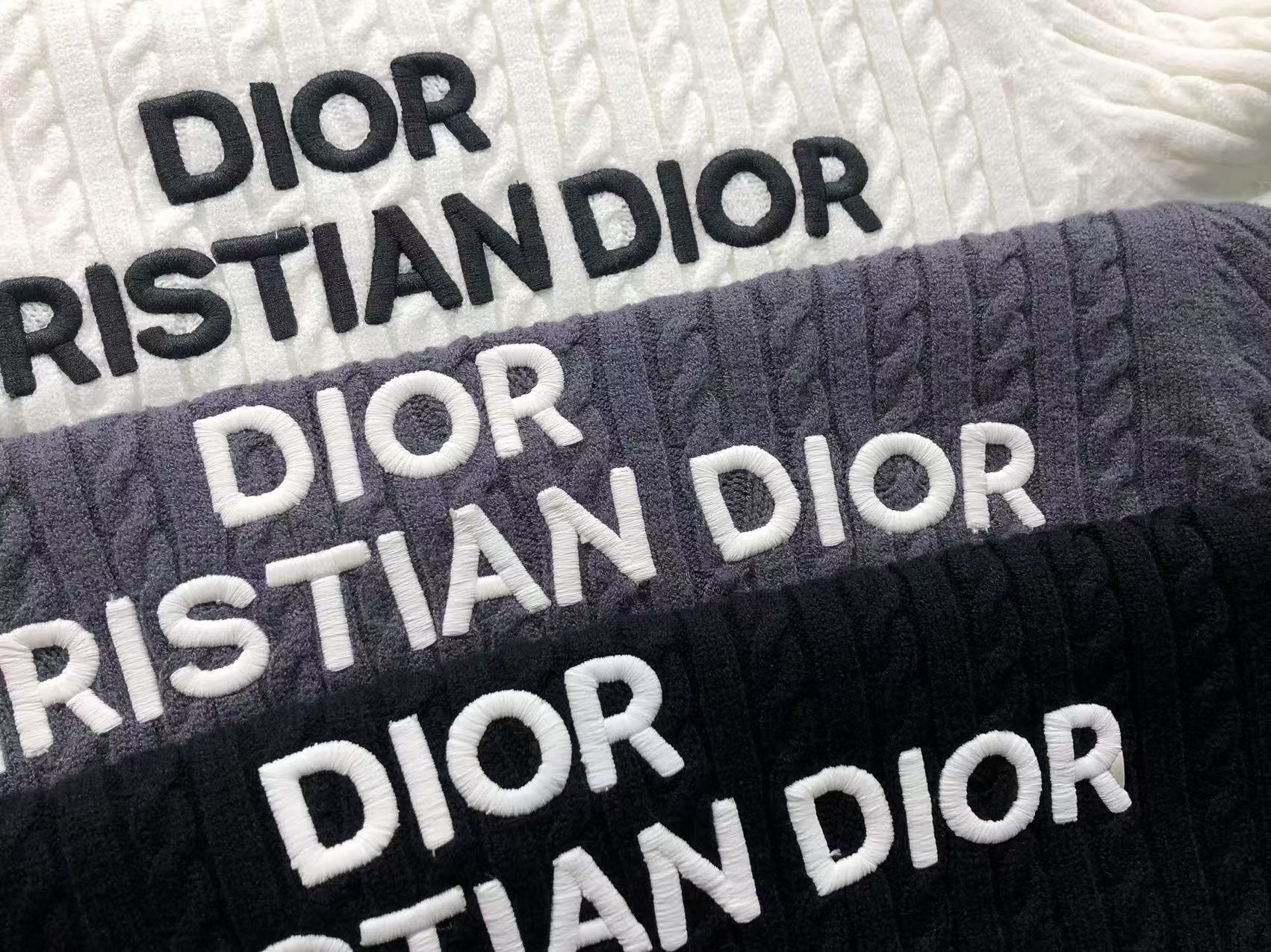 D - SWEATER