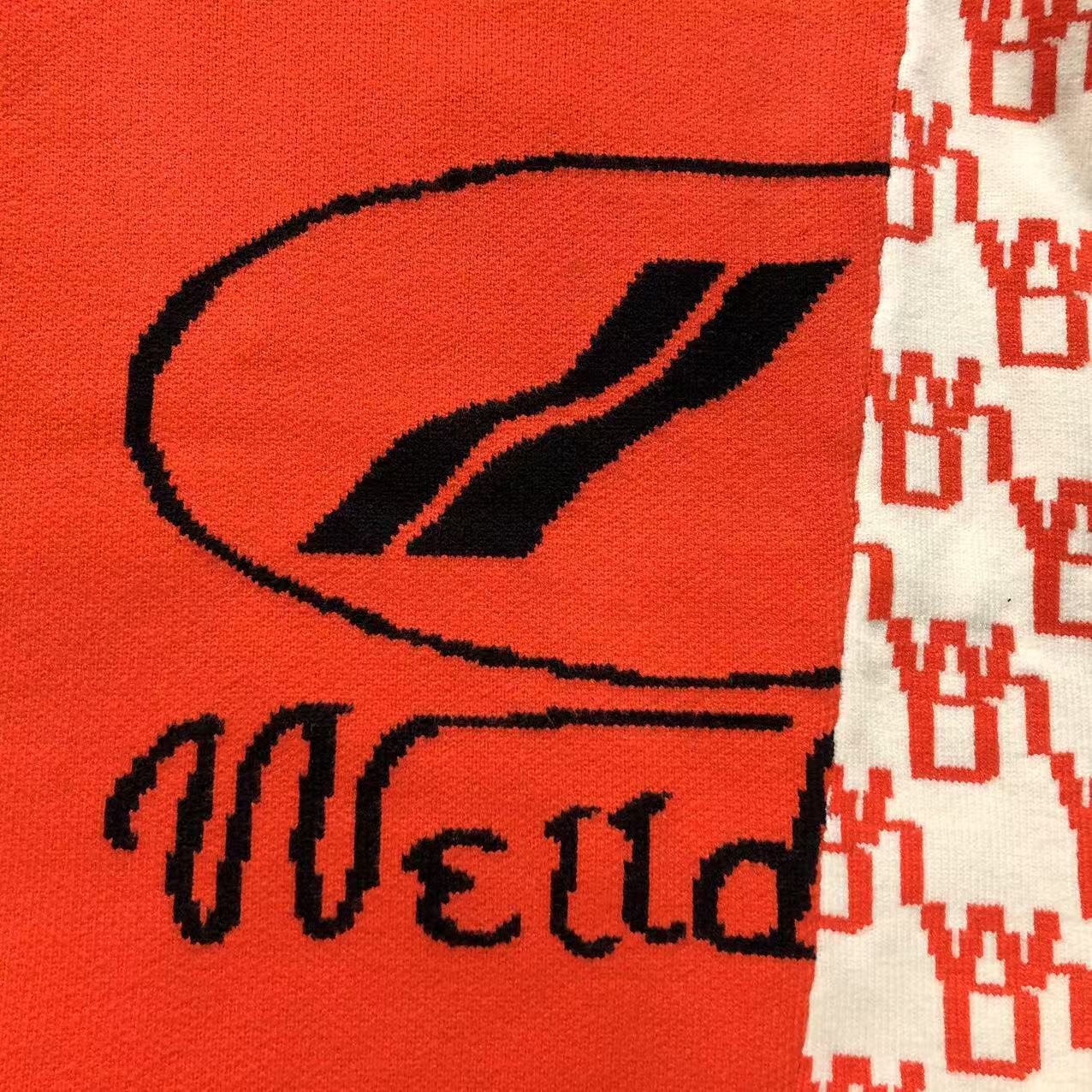 W - SWEATER
