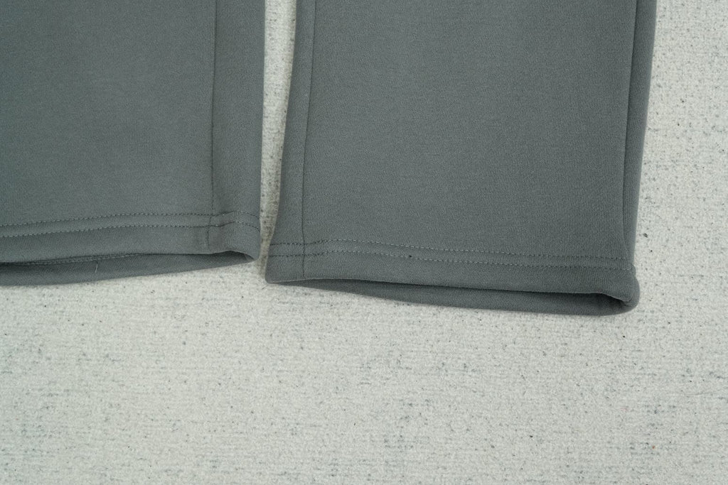 B - SWEATPANTS
