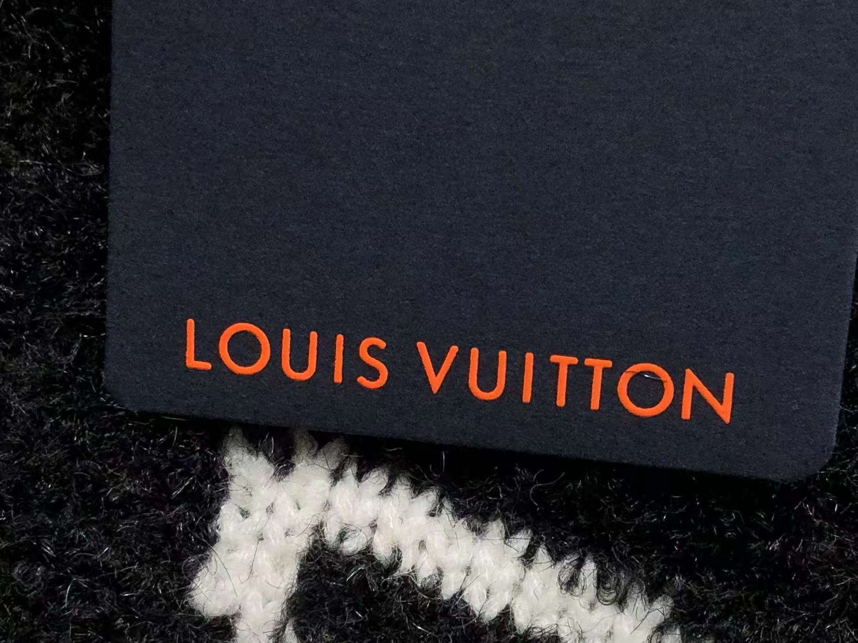 L - SWEATER