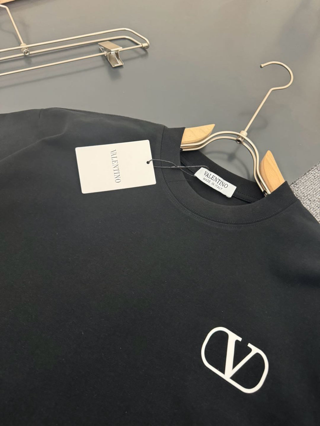 V - TSHIRT