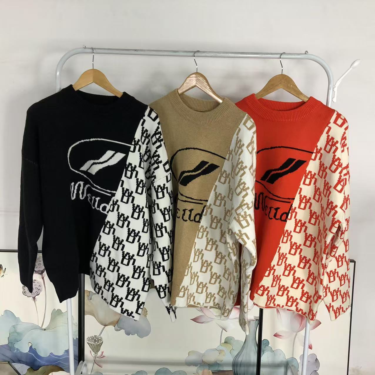 W - SWEATER