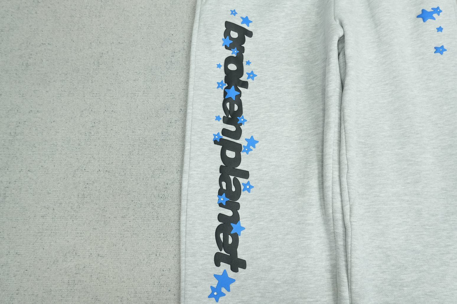 B - SWEATPANTS
