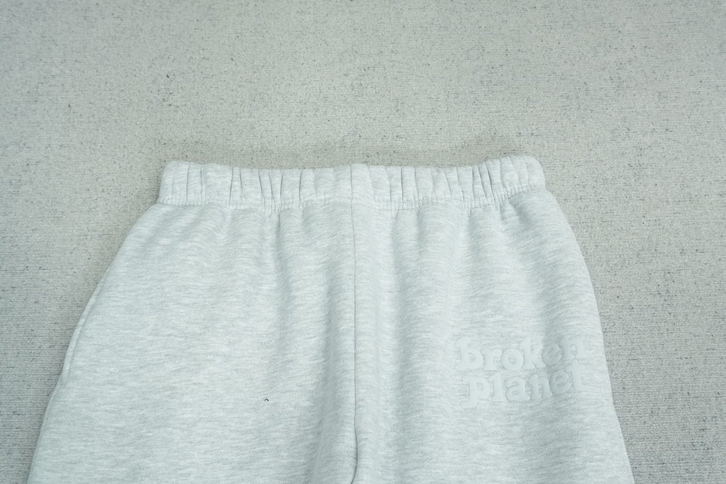 B - SWEATPANTS