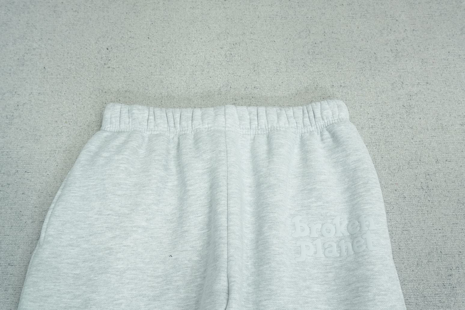 B - SWEATPANTS