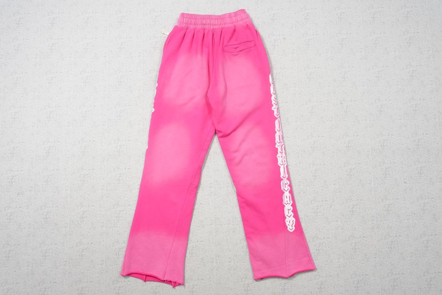 L - SWEATPANTS