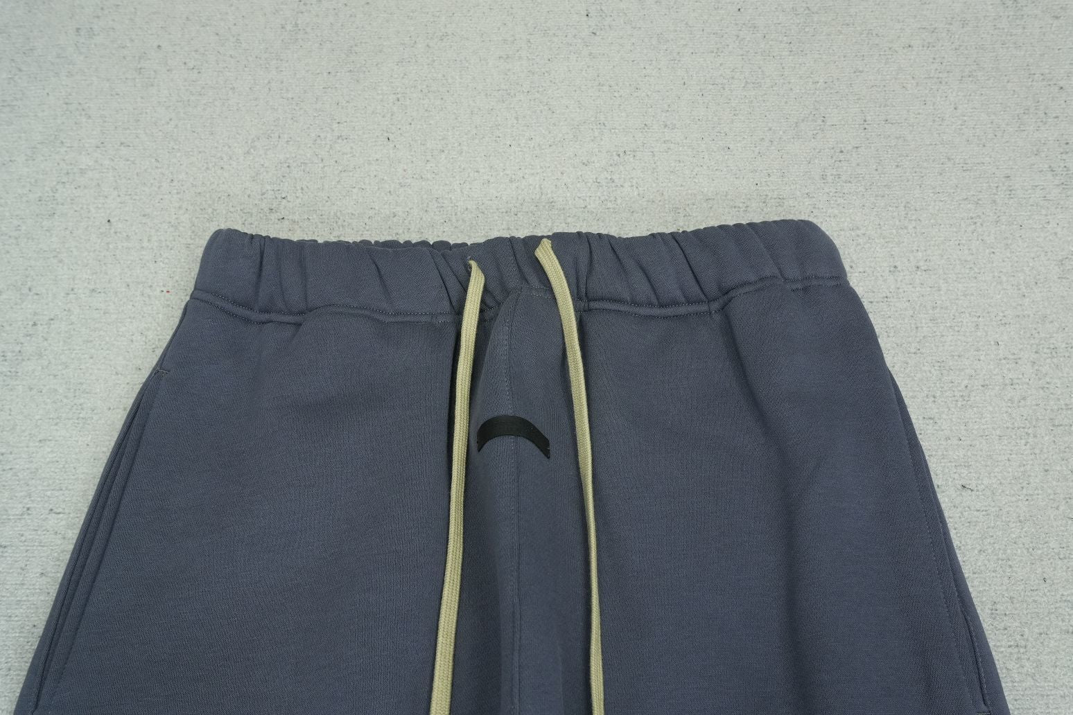 F - SWEATPANTS