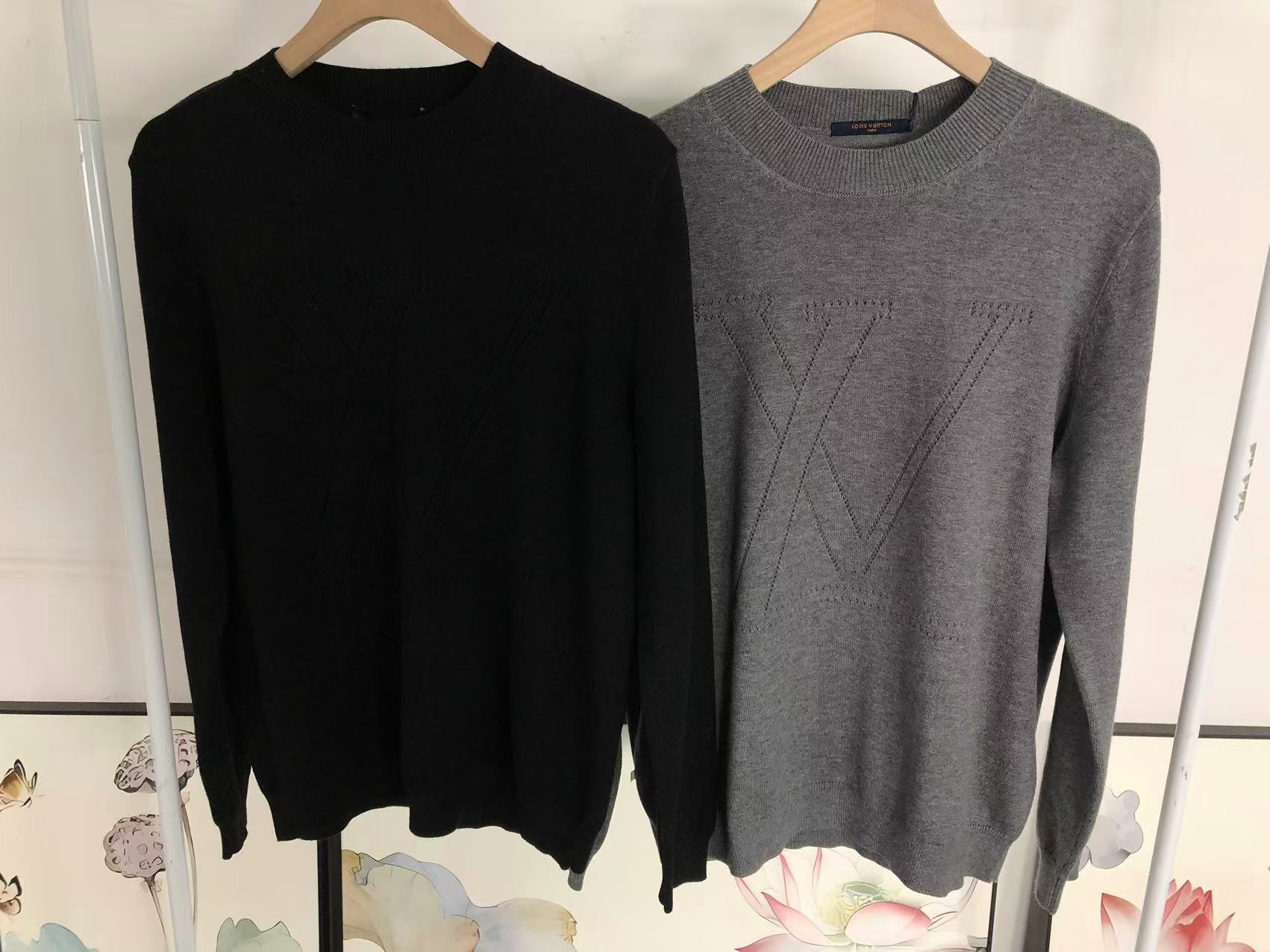 L - SWEATER