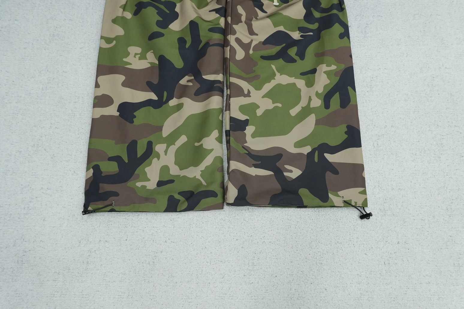 F - SWEATPANTS
