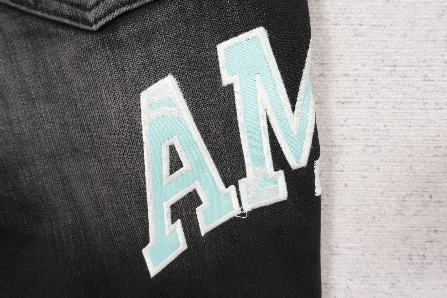 A - JEANS