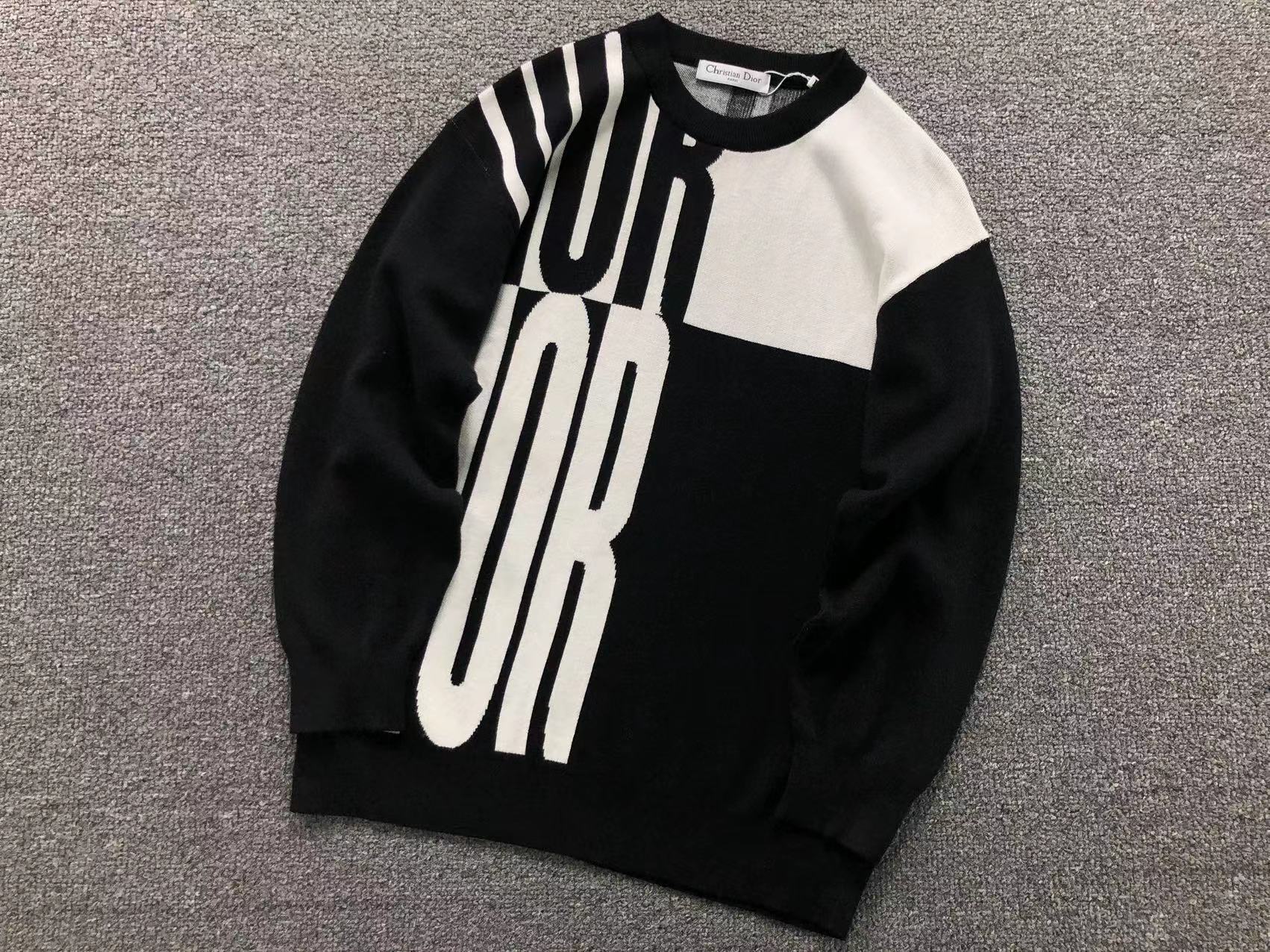 D - SWEATER