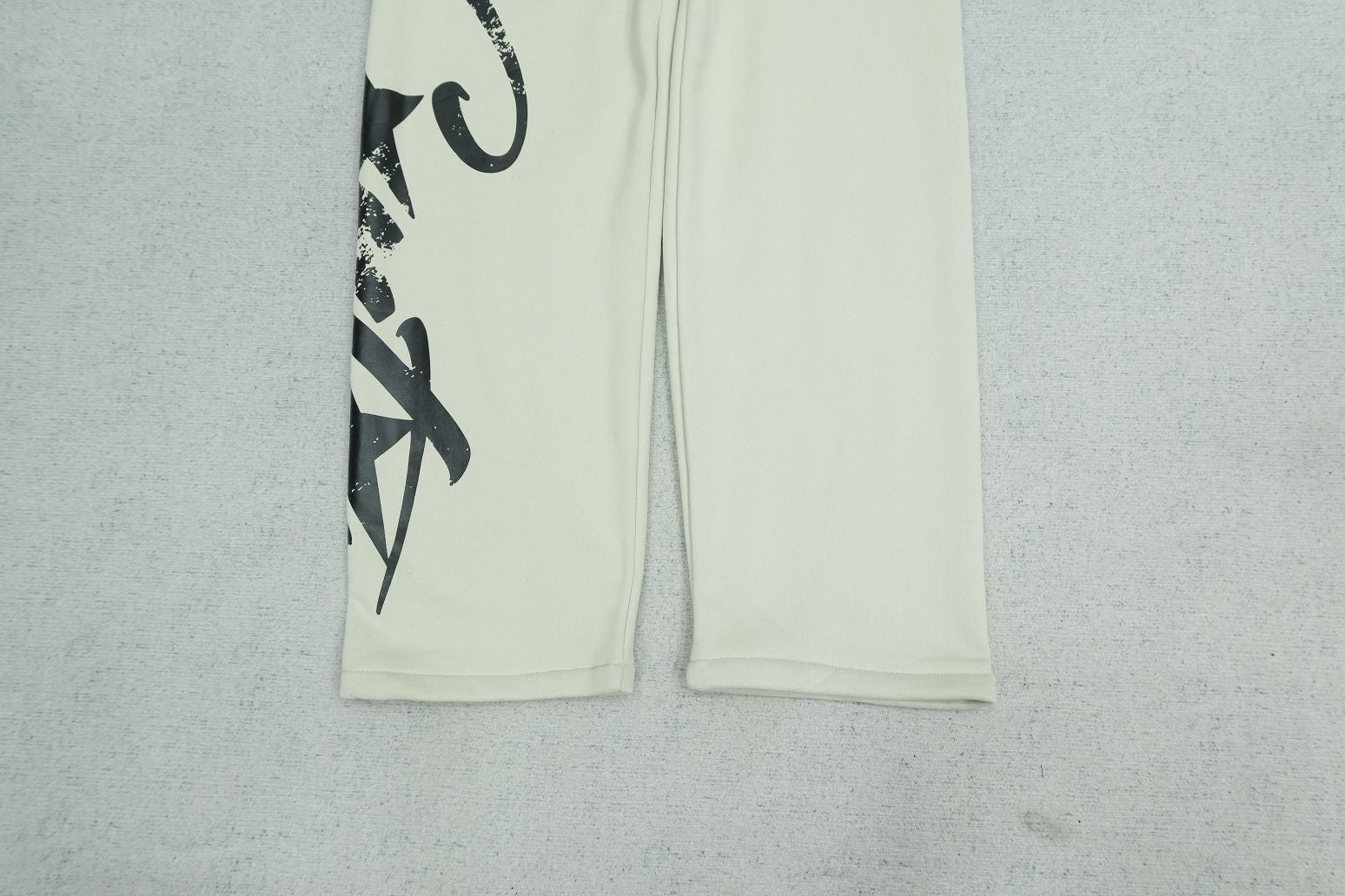 C - SWEATPANTS