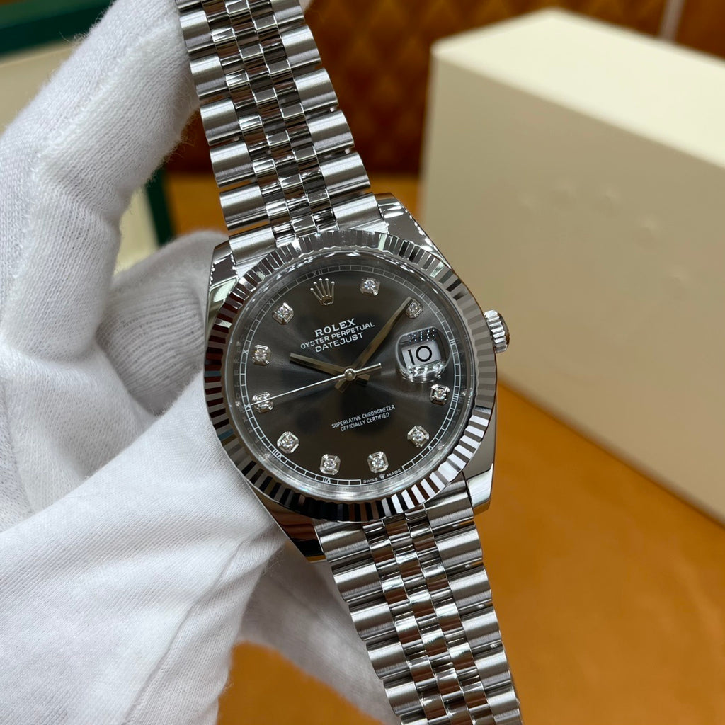 M - Watch