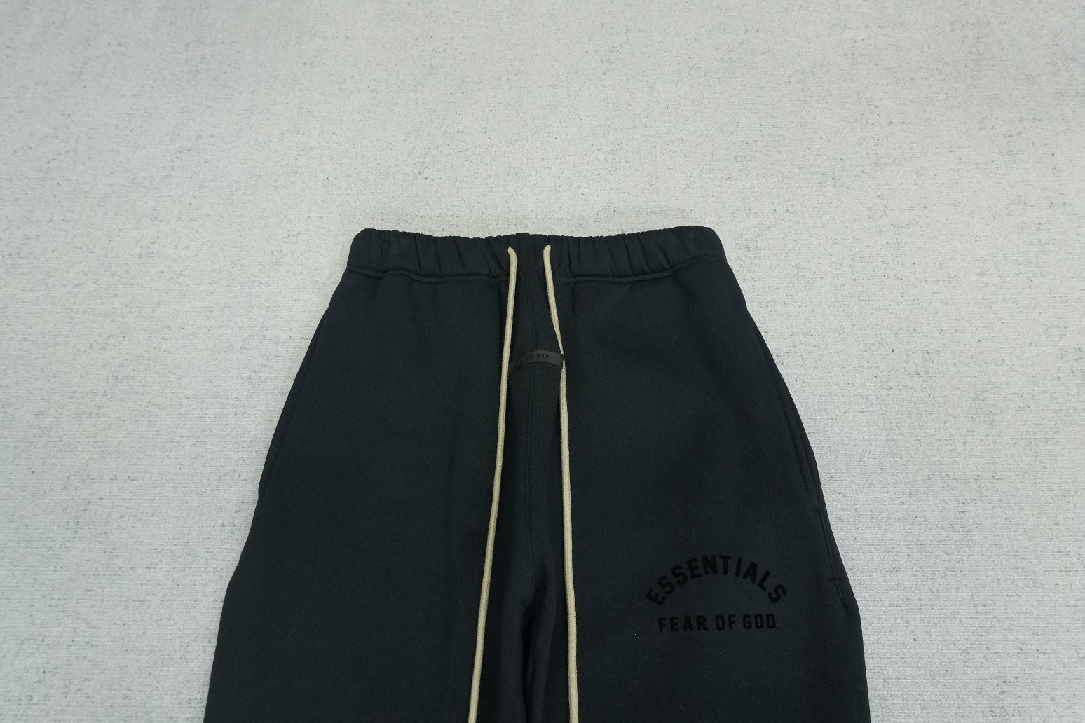 F - SWEATPANTS