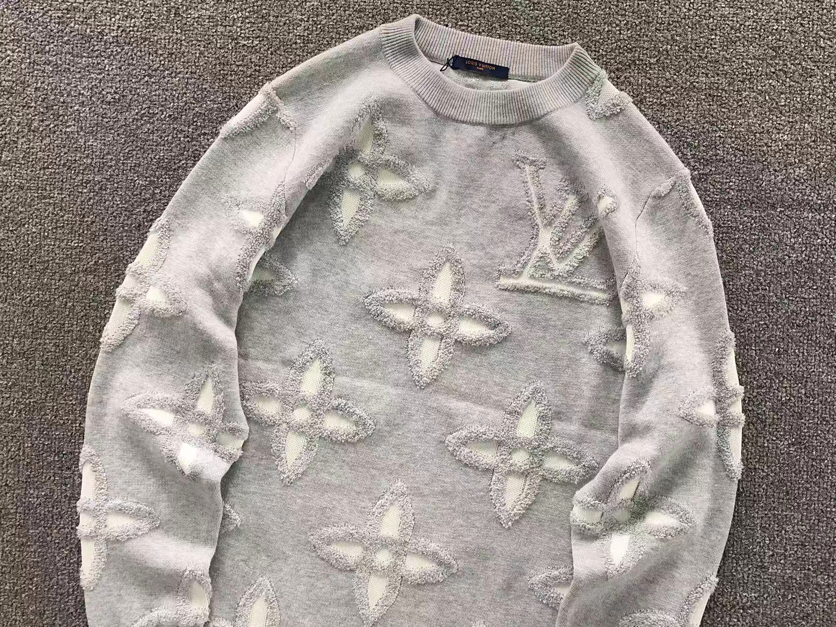 L - SWEATER