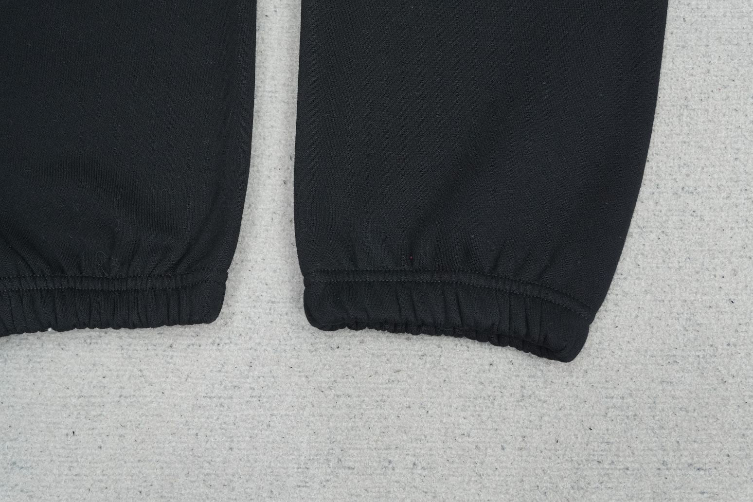 F - SWEATPANTS