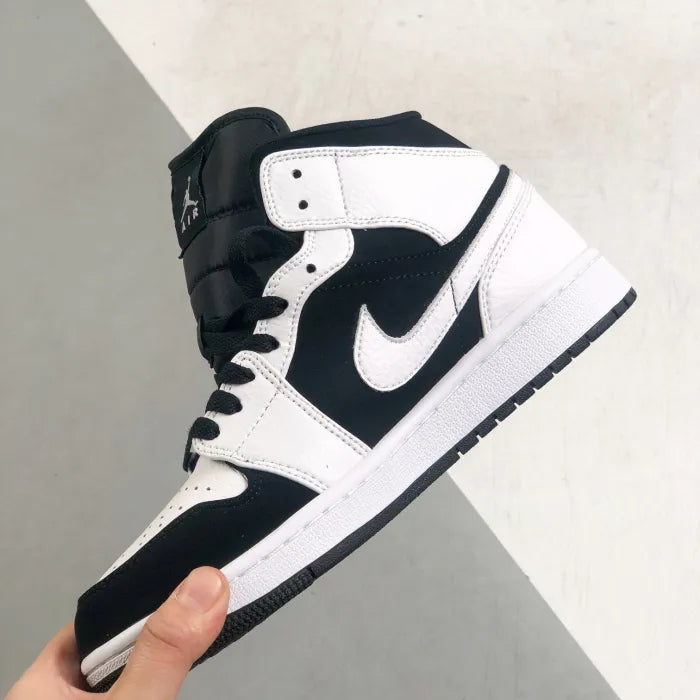 N - SNEAKERS