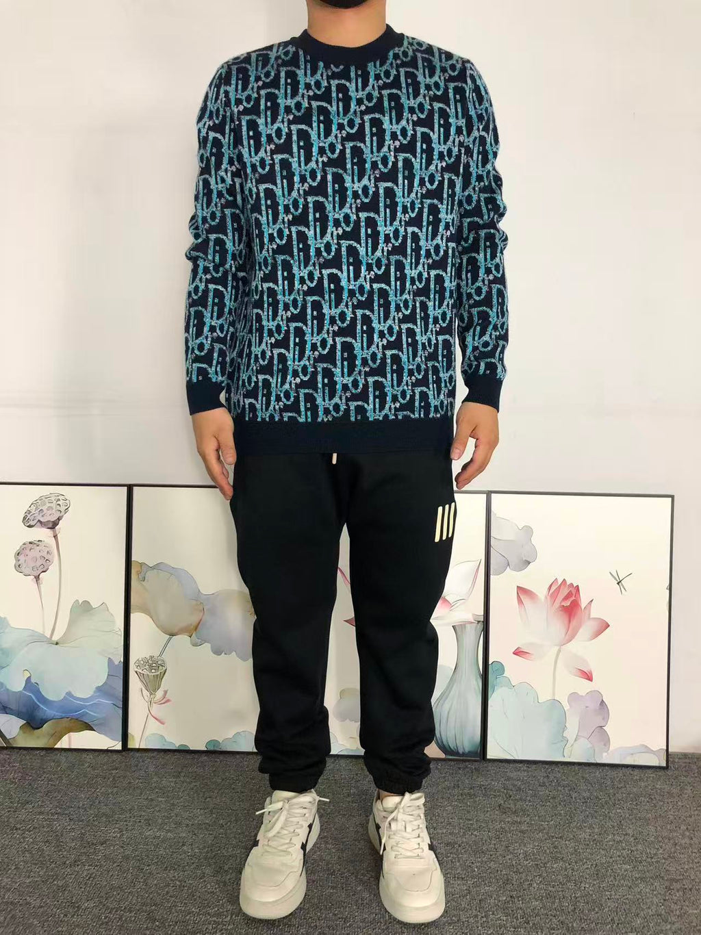 D - SWEATER