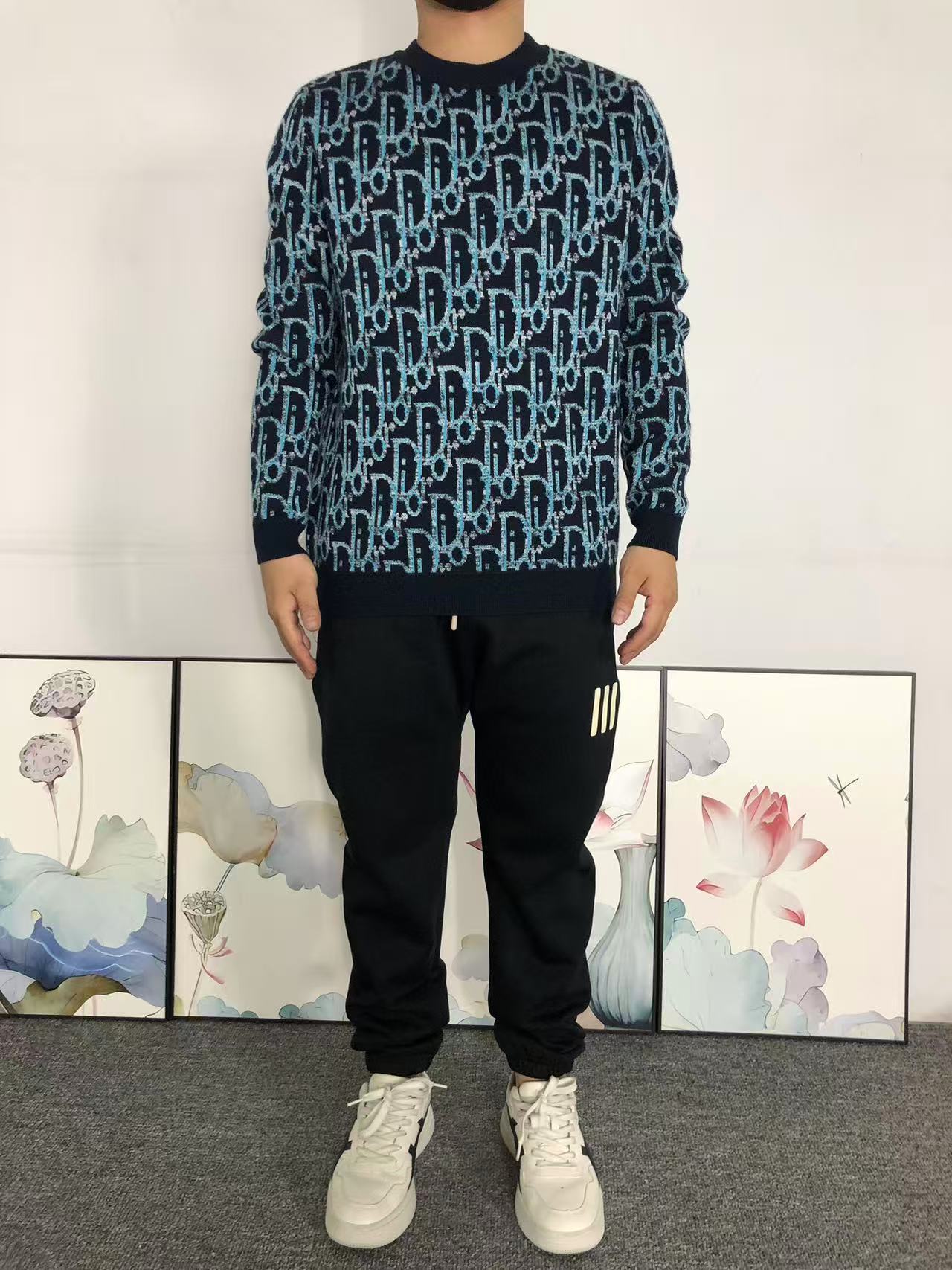 D - SWEATER