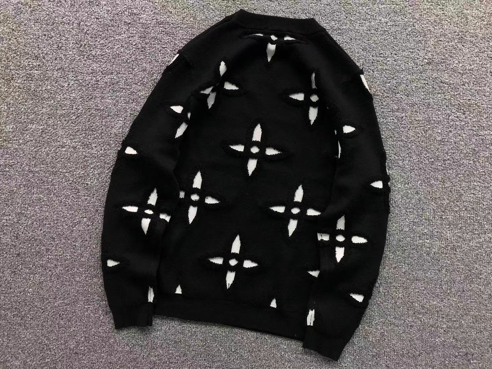 L - SWEATER