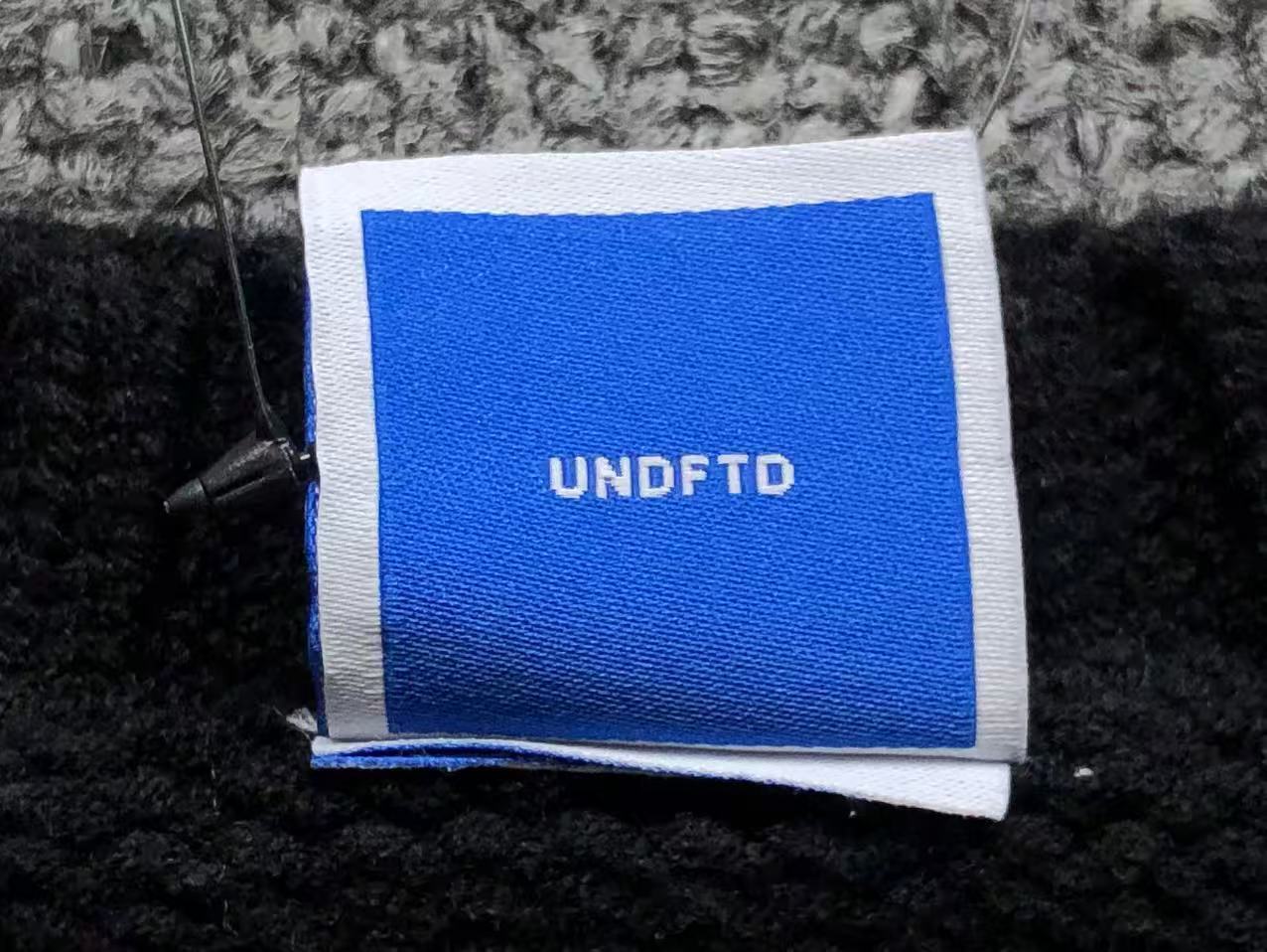 U - SWEATER
