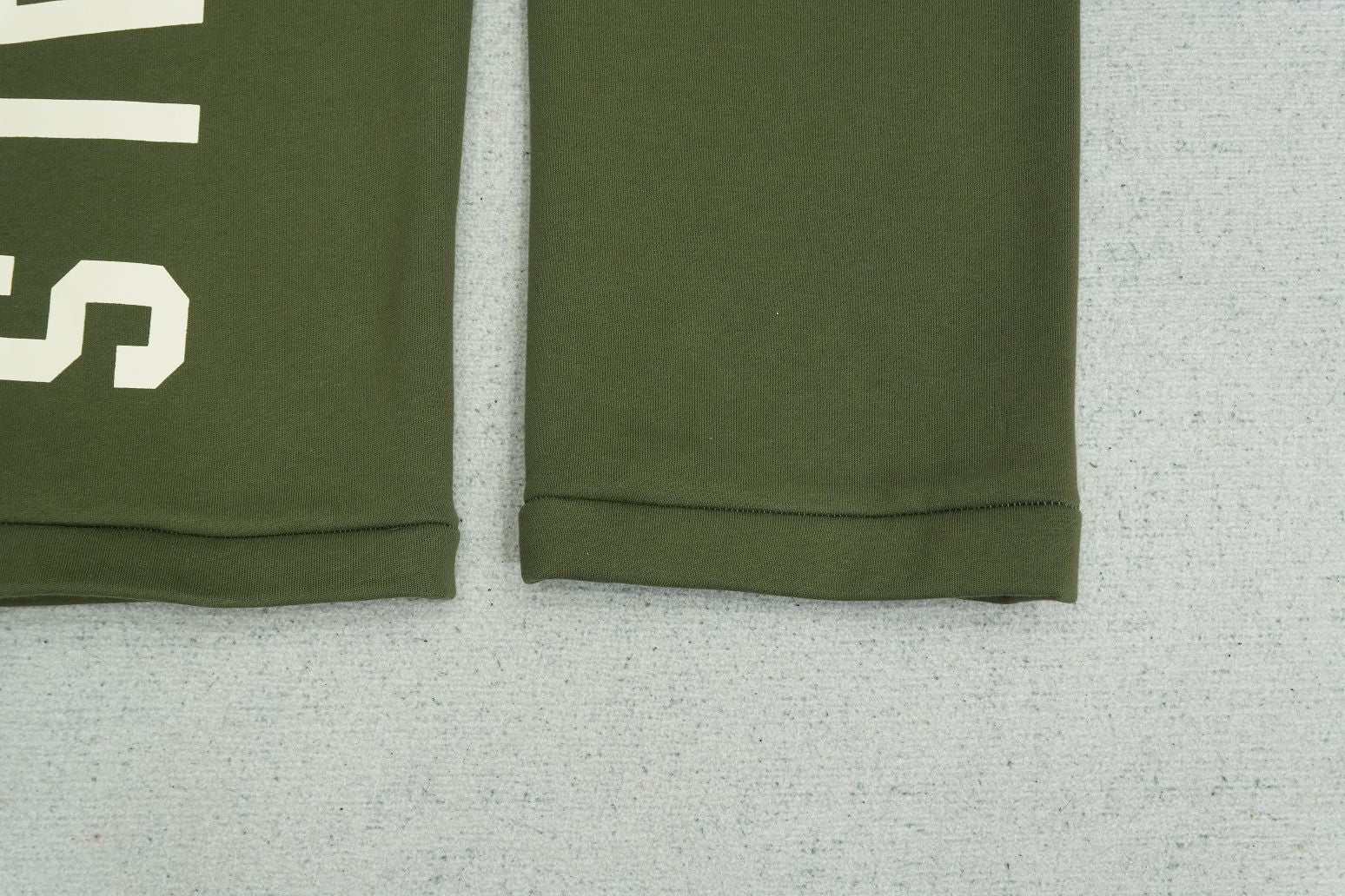 F - SWEATPANTS