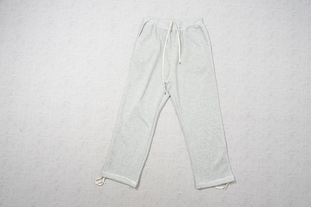 L - SWEATPANTS
